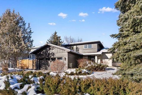 1012 70 Avenue SW Calgary AB T2V 4A8