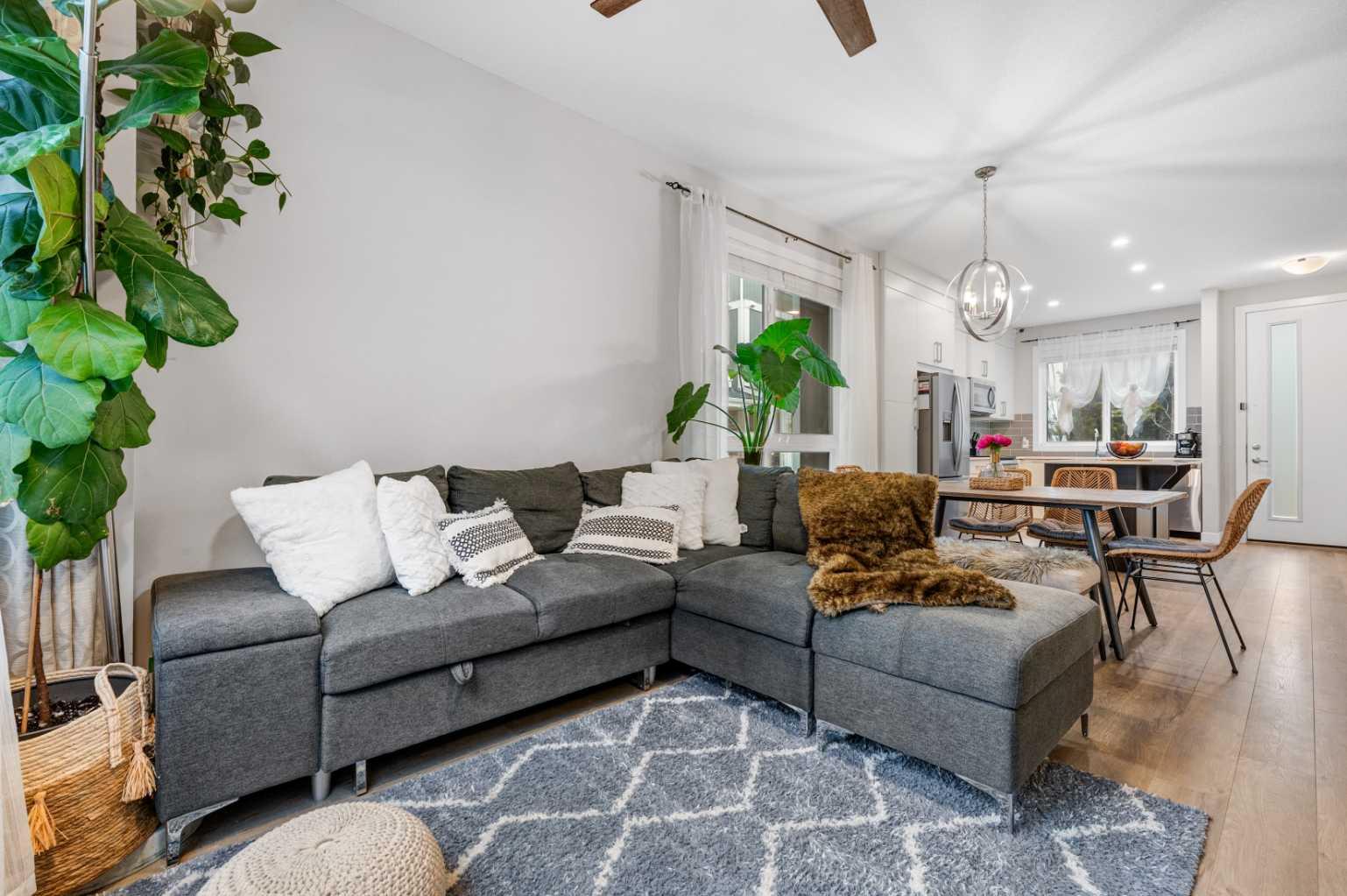 716 Redstone Crescent NE