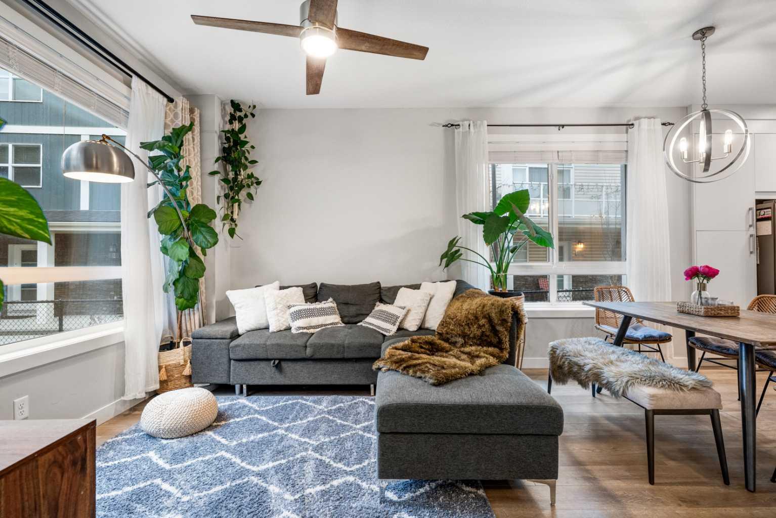 716 Redstone Crescent NE