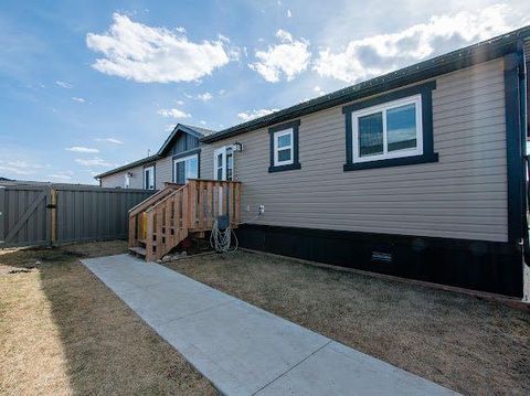 Property photo of 11850 84 Avenue 137, Grande Prairie, AB T8w 0m4
