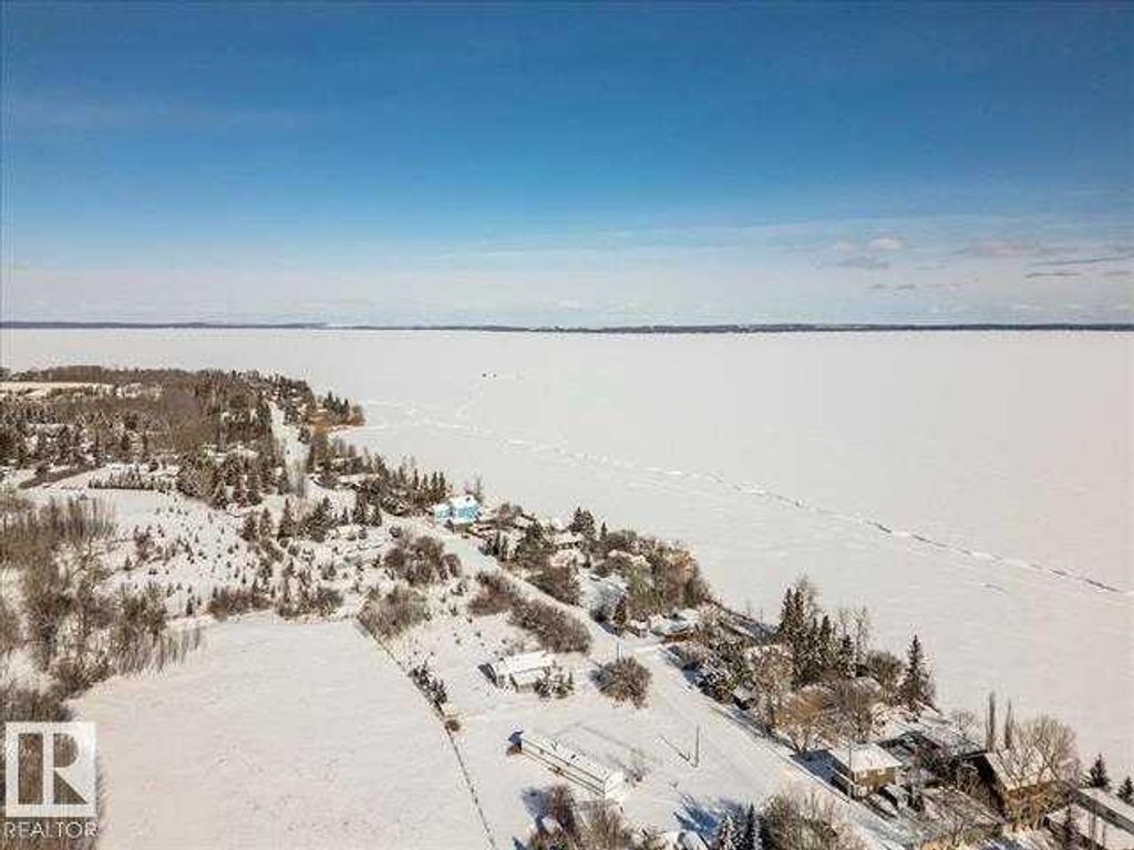 Photo of 19 Lakeshore Drive, Grandview, AB T0C 2V0 (MLS # A2293699)