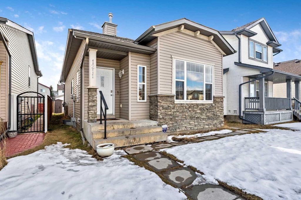 Photo of 1211 Everridge Drive SW, Calgary, AB T2Y 4T2 (MLS # A2299954)