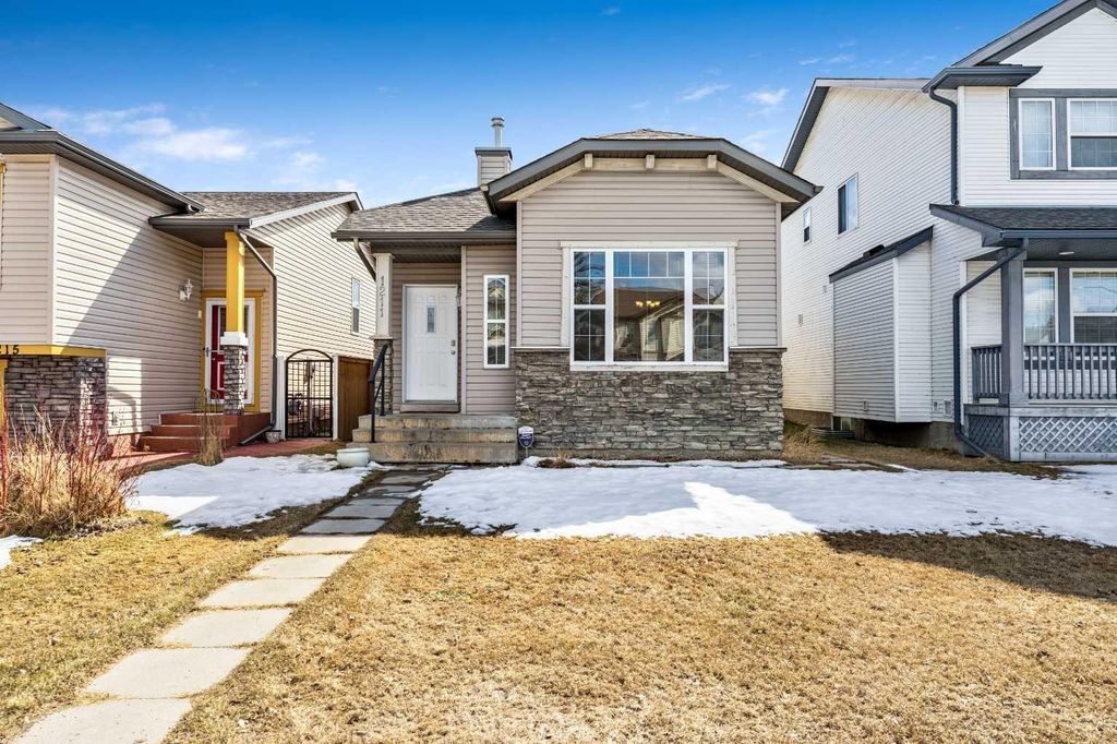 Photo of 1211 Everridge Drive SW, Calgary, AB T2Y 4T2 (MLS # A2299954)