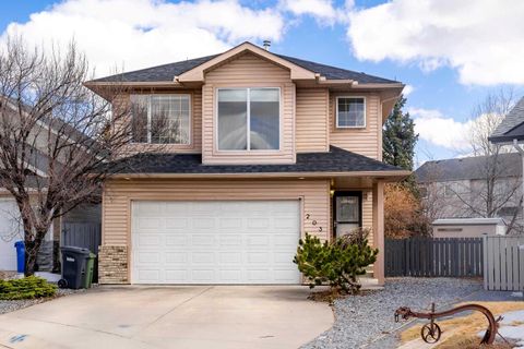 203 Cambridge Bay Strathmore AB T1P 1R9