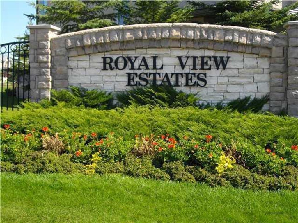 Photo of 42 Royal Crest Point NW, Calgary, AB T3G 5W5 (MLS # A2302537)