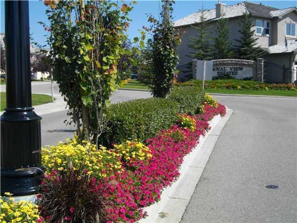 Photo of 42 Royal Crest Point NW, Calgary, AB T3G 5W5 (MLS # A2302537)