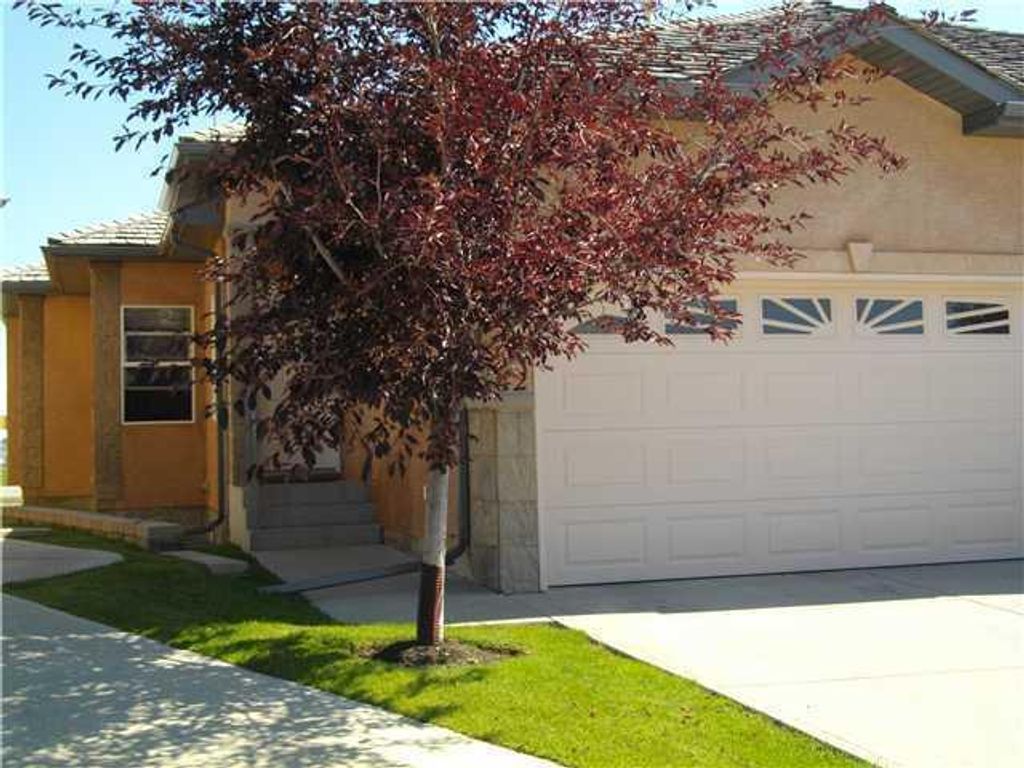 Photo of 42 Royal Crest Point NW, Calgary, AB T3G 5W5 (MLS # A2302537)