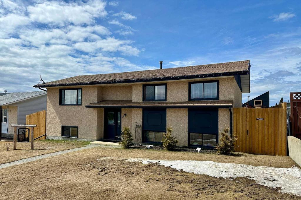 Photo of 21 Pan Am Street, Swan Hills, AB T0G 2C0 (MLS # A2307724)