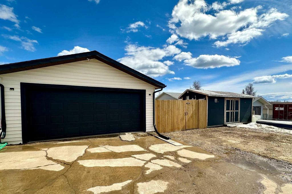 Photo of 21 Pan Am Street, Swan Hills, AB T0G 2C0 (MLS # A2307724)