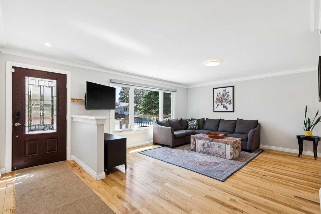 Photo of 734 Oakhill Place SW, Calgary, AB T2V 3X9 (MLS # A2299715)