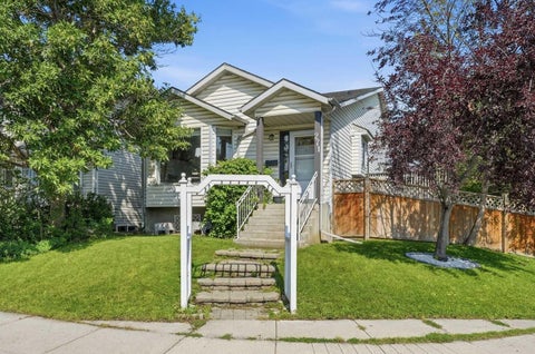 Photo of 271 Erin Meadow Close SE, Calgary, AB T2B 3E4 (MLS # A2338160)
