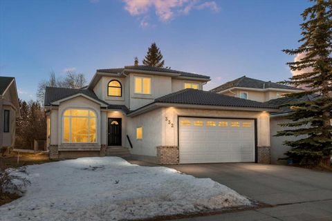 332 Hawkstone Close NW Calgary AB T3G 3P2