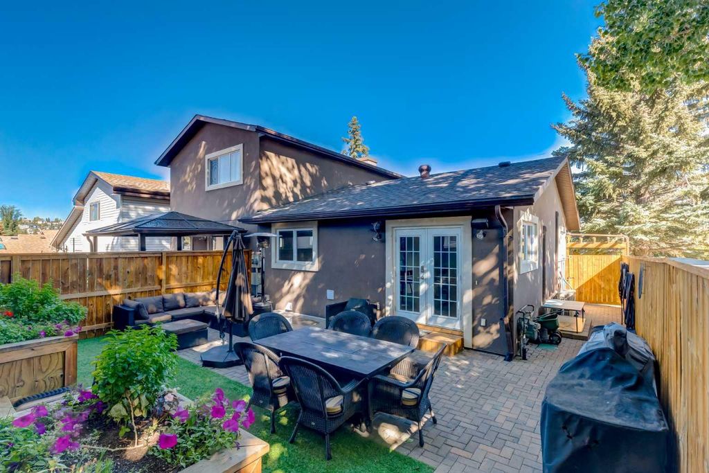 Photo of 5001 30 Avenue SW, Calgary, AB T3E 6P9 (MLS # A2284644)