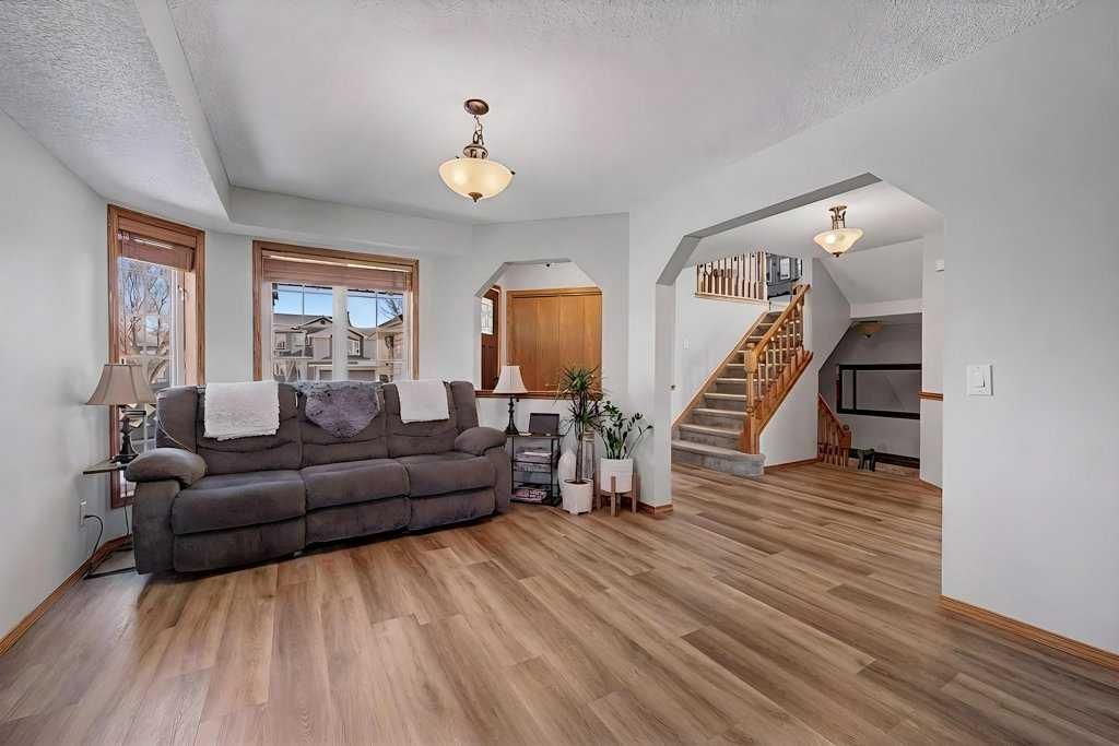 Photo of 450 Douglas Glen Boulevard SE, Calgary, AB T2Z 2M8 (MLS # A2300849)