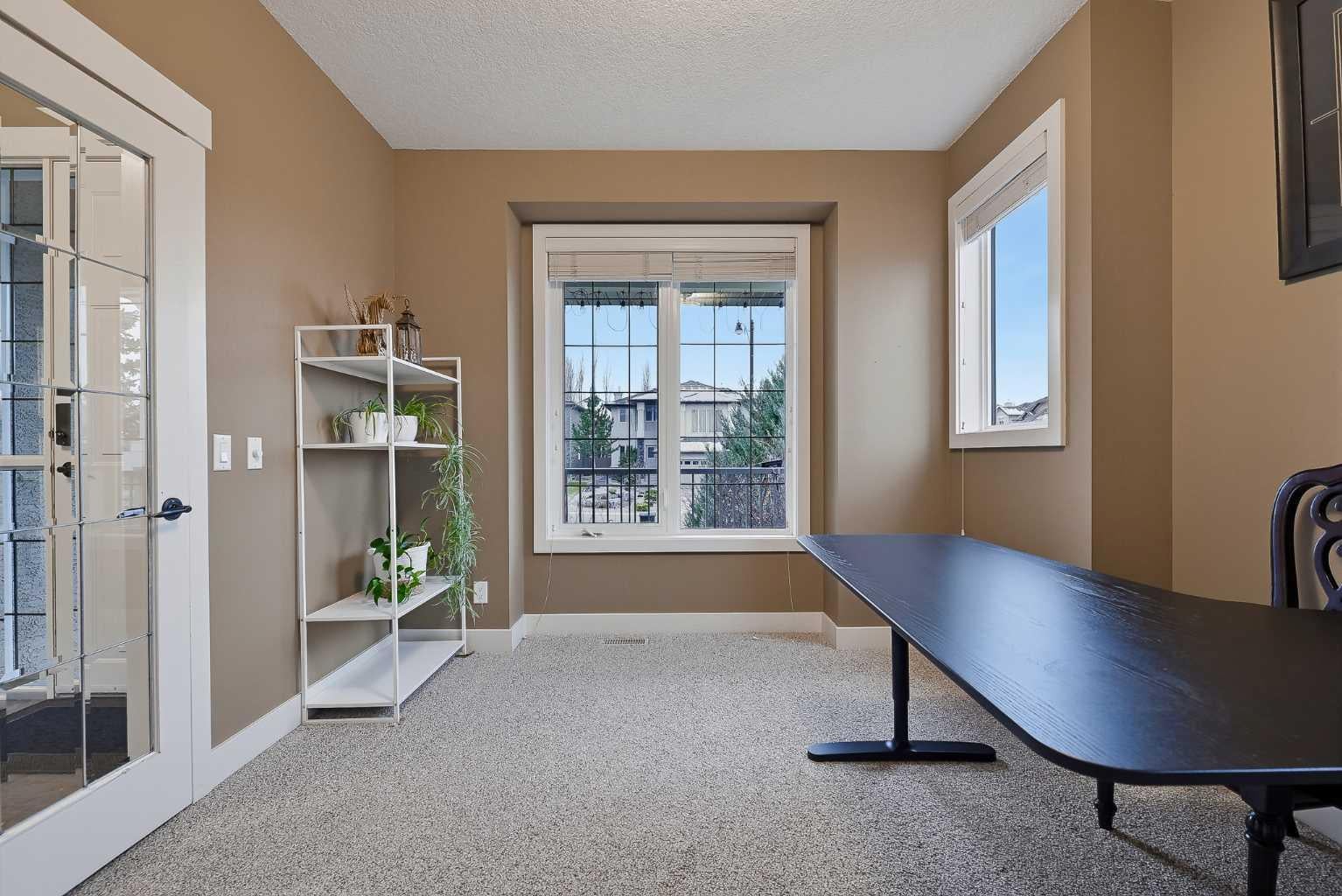 36 Evergreen Square SW