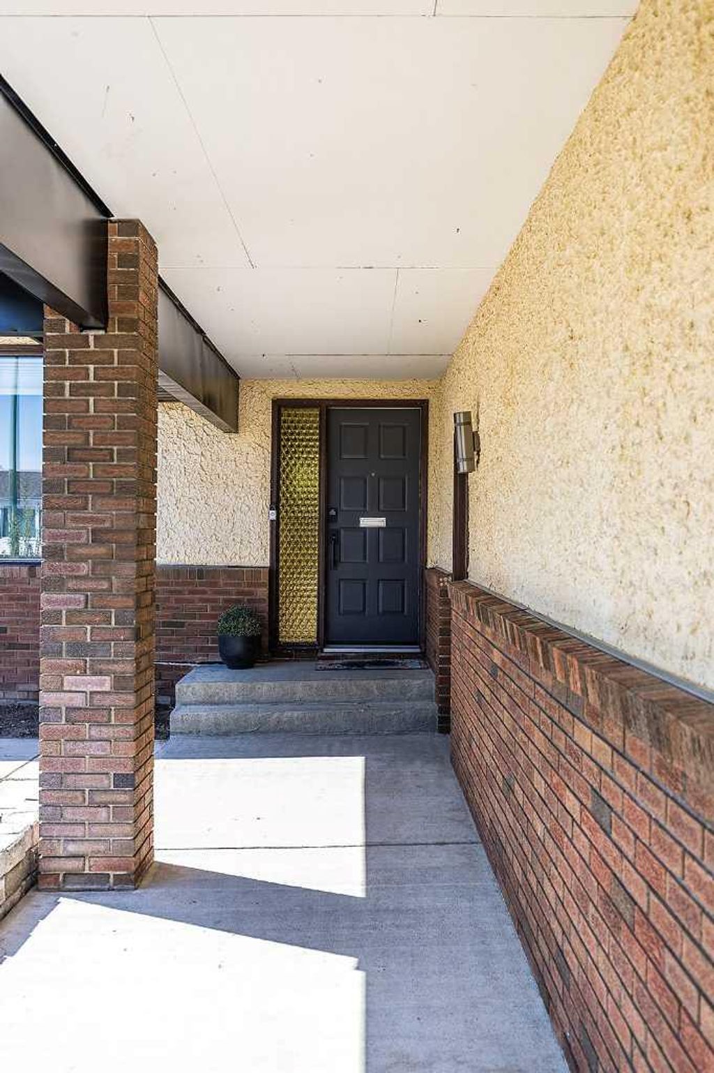 Photo of 21 East Glen Court SE, Medicine Hat, AB T1B 2Z6 (MLS # A2310072)