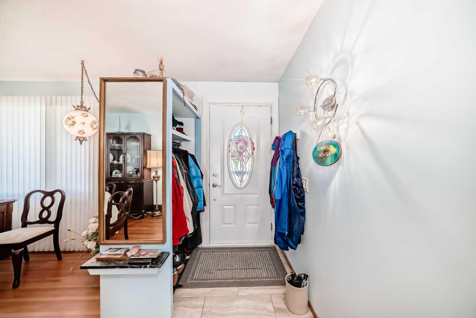 4536 Vandergrift Crescent NW