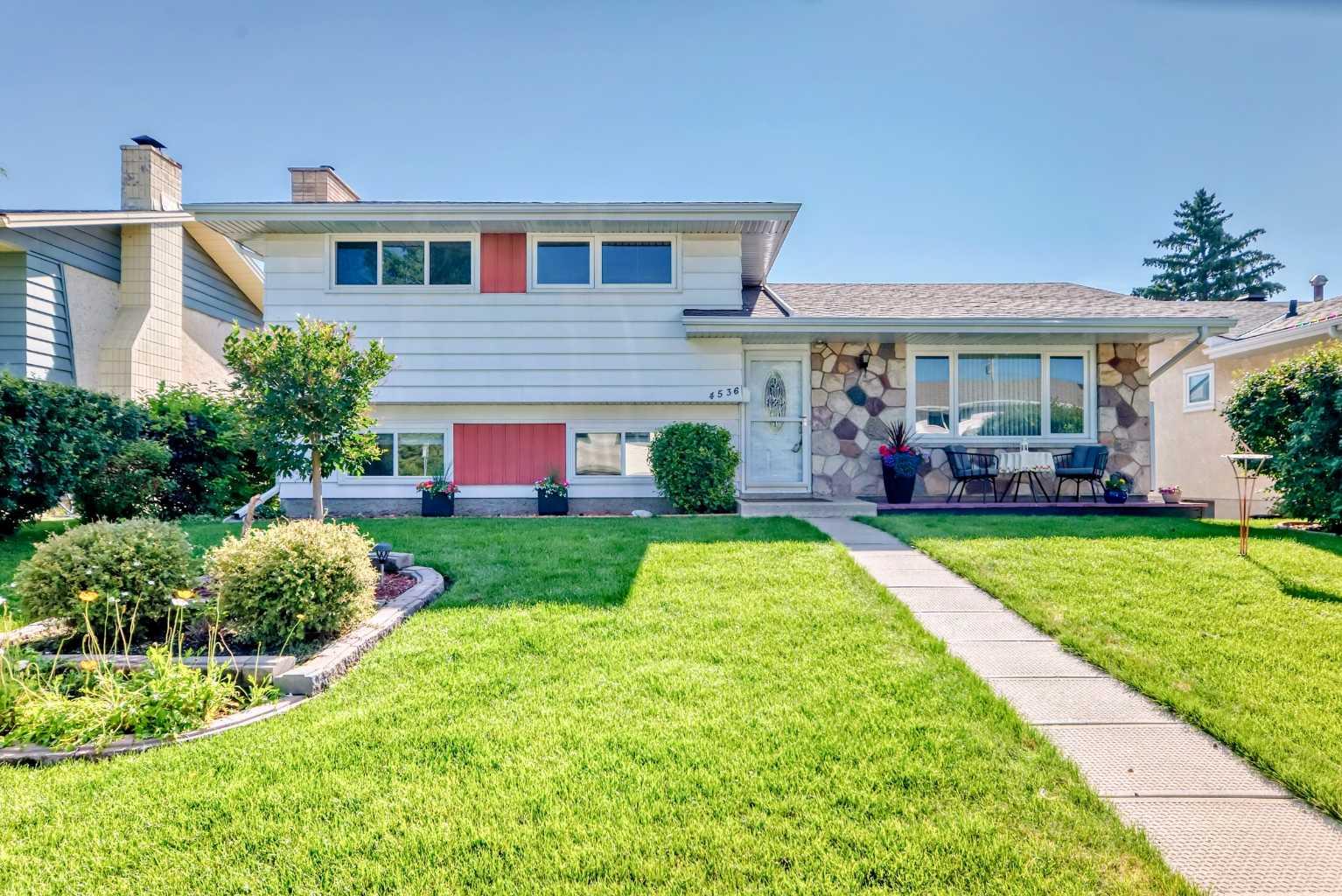 4536 Vandergrift Crescent NW