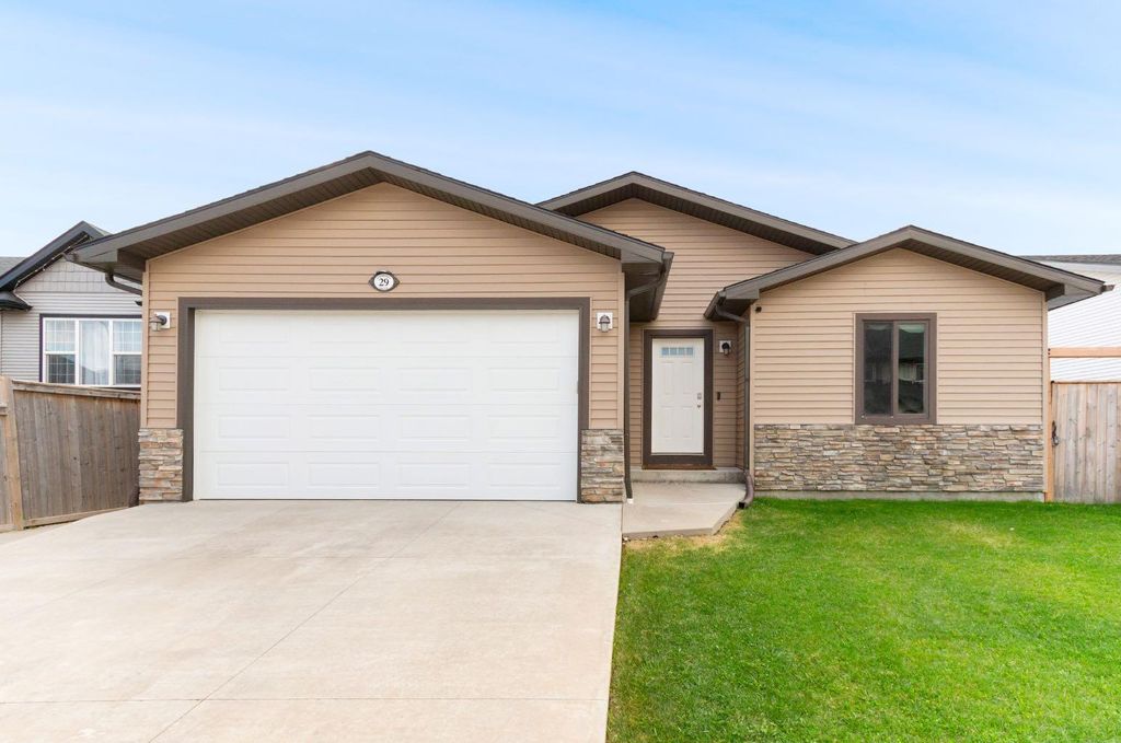 Photo of 29 Sandpiper Drive, Didsbury, AB T0M 0W0 (MLS # A2292511)