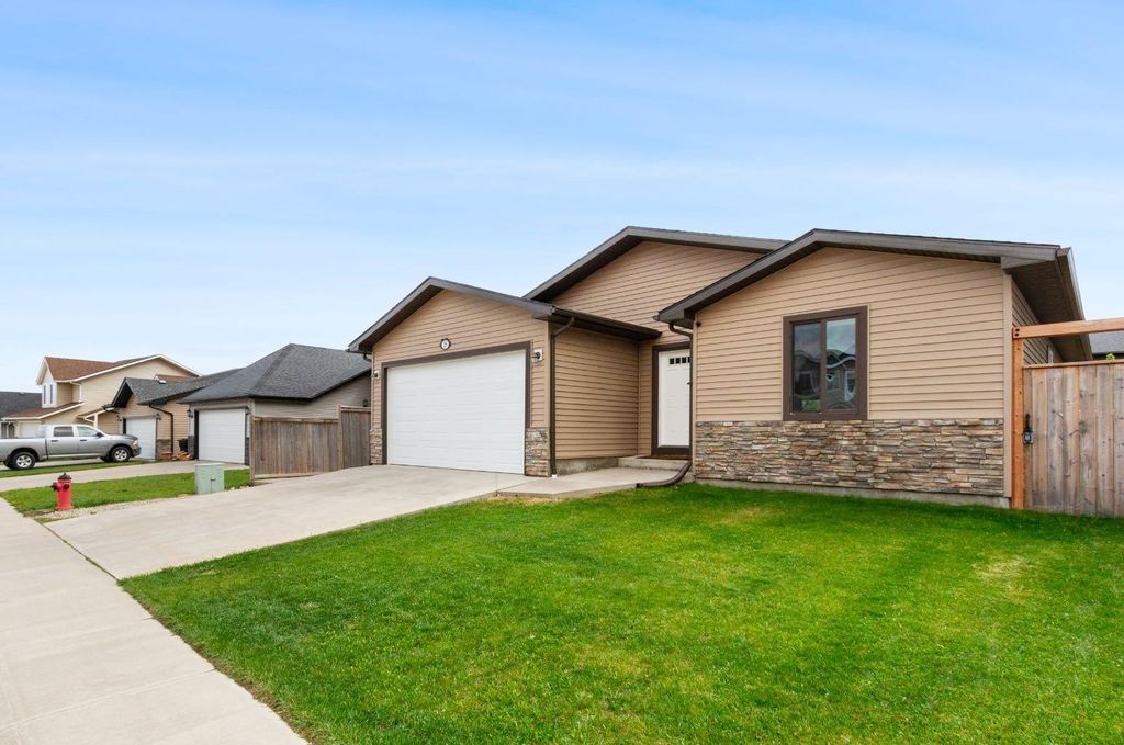 Photo of 29 Sandpiper Drive, Didsbury, AB T0M 0W0 (MLS # A2292511)