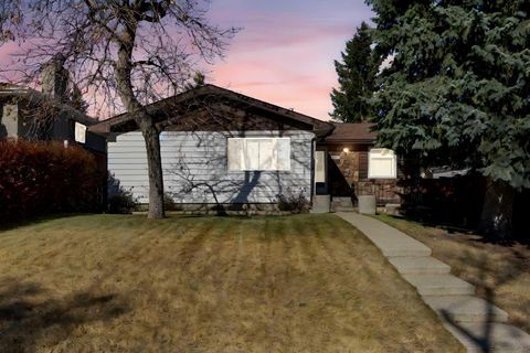 7031 Hunterbow Crescent NW Calgary AB T2K 4R4