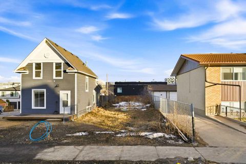 68 7 Street NE Calgary AB T2E 4B7