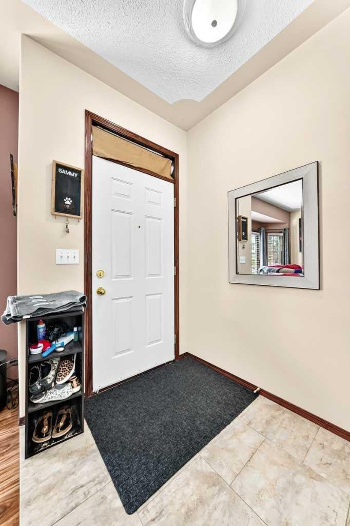 Photo of 21 Amer Close, Red Deer, AB T4R 2S3 (MLS # A2317503)