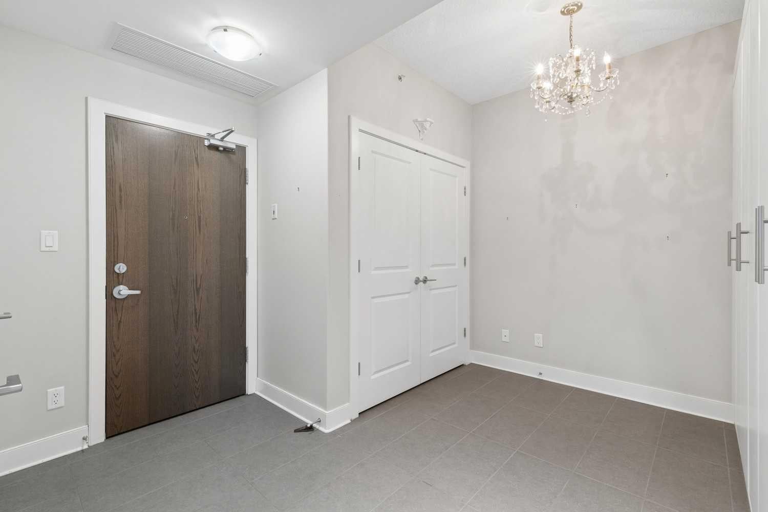 99 Spruce Place SW 706