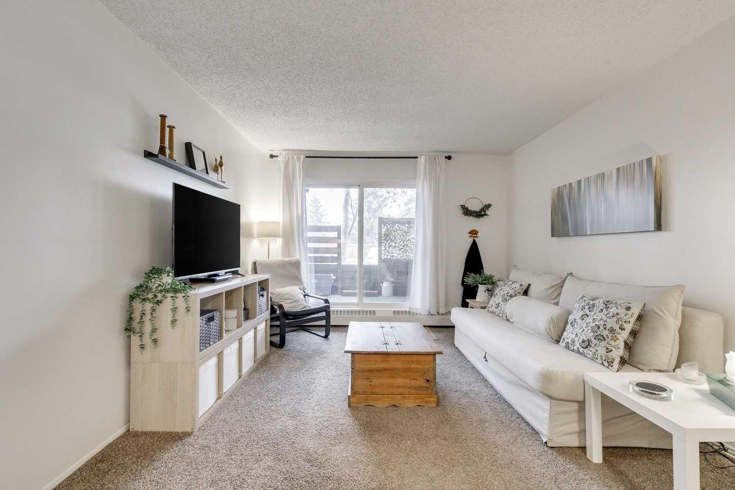 20 Dover Point SE 112