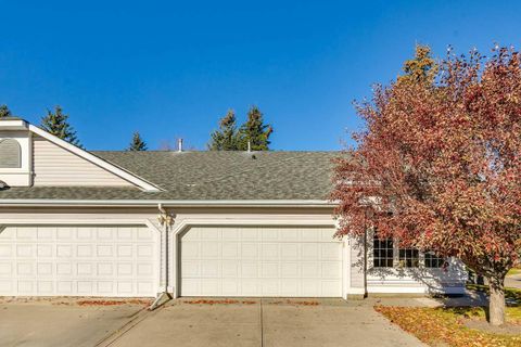 31 Douglasview Park SE Calgary AB T2Z 2R9