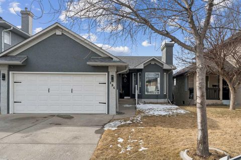 194 Martinglen Way NE Calgary AB T3J 3L1