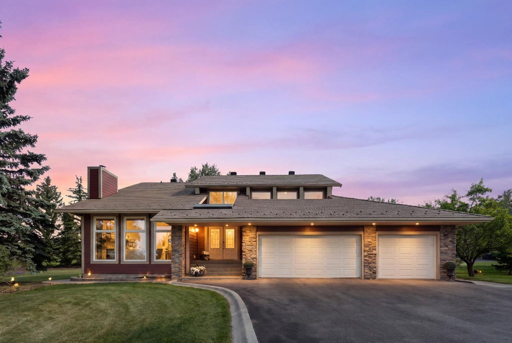Photo of 505 Bearspaw Village Ridge NW, Rural Rocky View County, AB T3L 2P1 (MLS # A2351863)