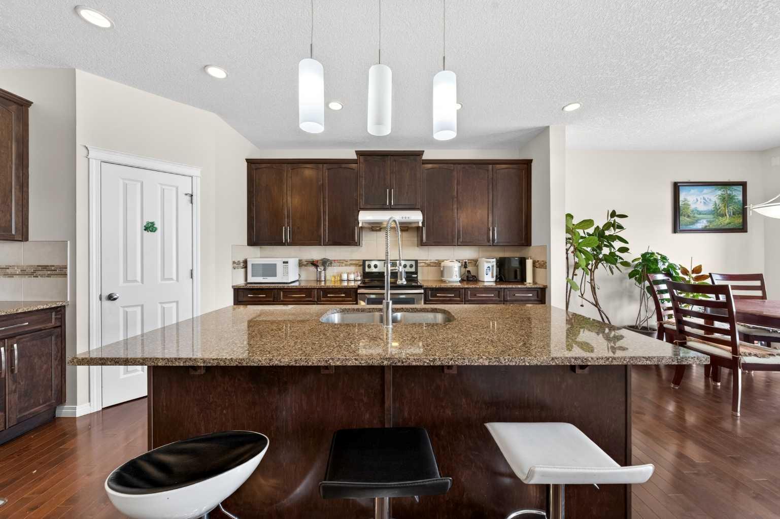 277 Panton Way NW