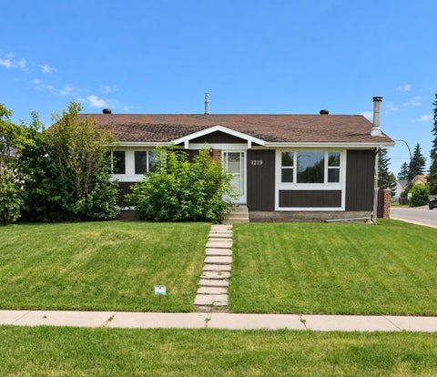 Photo of 1219 68 Street NE, Calgary, AB T2A 5K6 (MLS # A2345500)