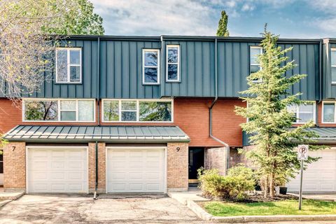 Photo of 9 Brae Glen Court SW, Calgary, AB T2W 1B6 (MLS # A2315643)