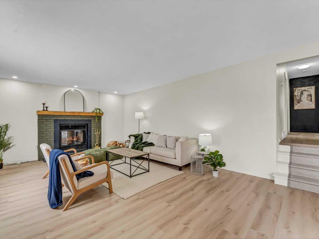 Photo of 228 12 Street NW, Medicine Hat, AB T1A 6P9 (MLS # A2282799)