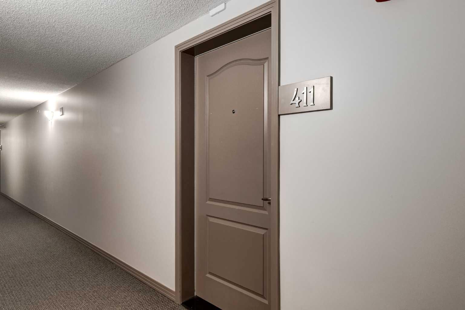 1 CRYSTAL GREEN Lane 411