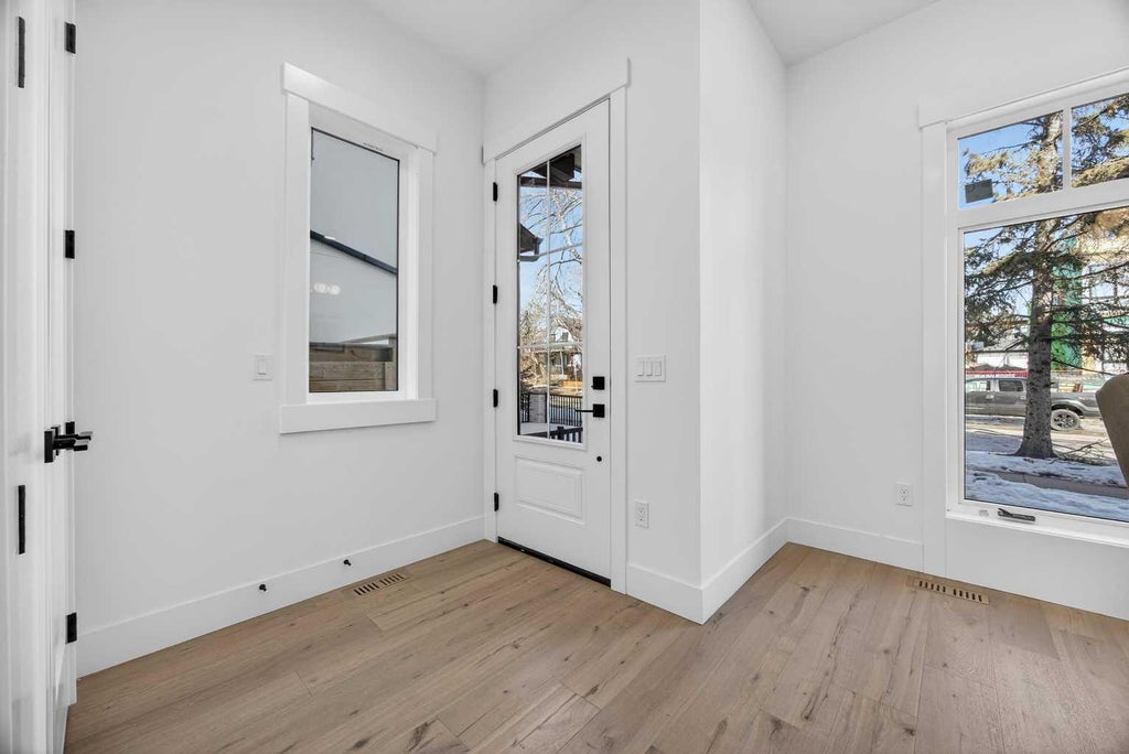 Photo of 1011 18 Avenue NW, Calgary, AB T2M 0V8 (MLS # A2323299)