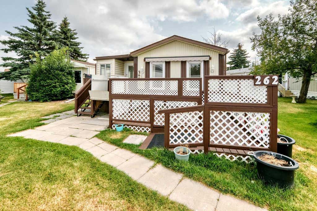 Photo of 262 Burroughs Circle NE, Calgary, AB T1Y 6K3 (MLS # A2335918)