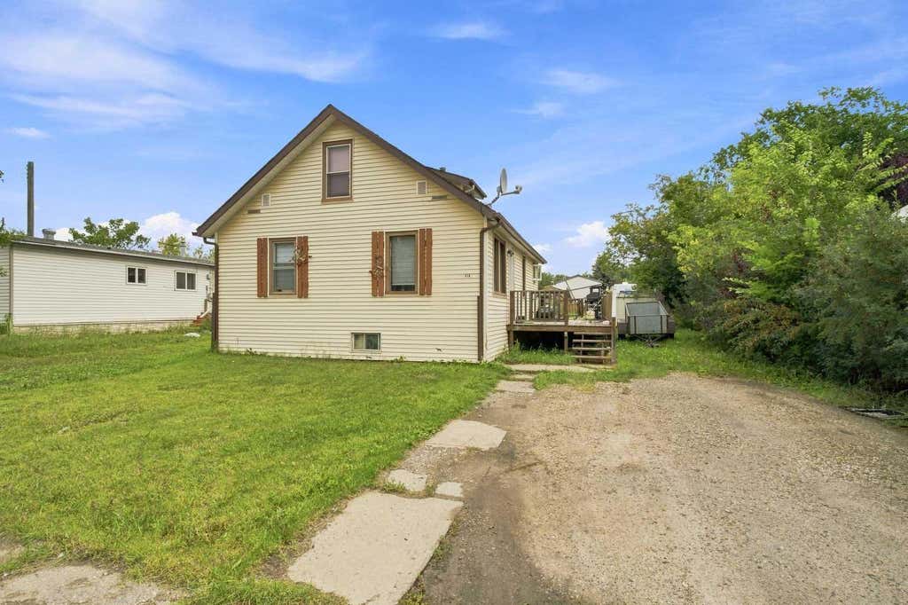 Photo of 918 3 Avenue, Beaverlodge, AB T0H 0C0 (MLS # A2337555)