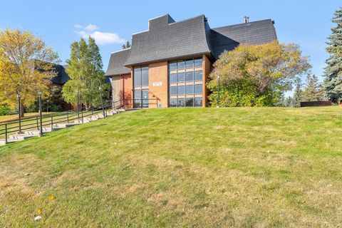 4001B 49 Street NW 2106 Calgary AB T3A 2C9