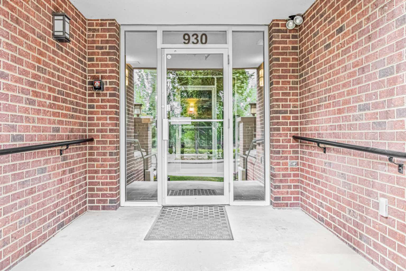 930 Centre Avenue NE 422
