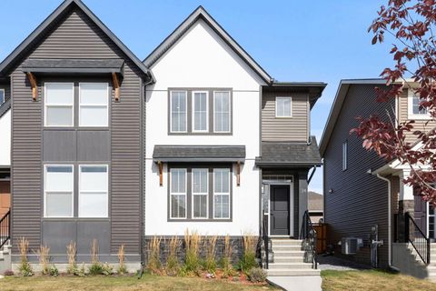 34 Wolf Crescent Okotoks AB T1S 5V2