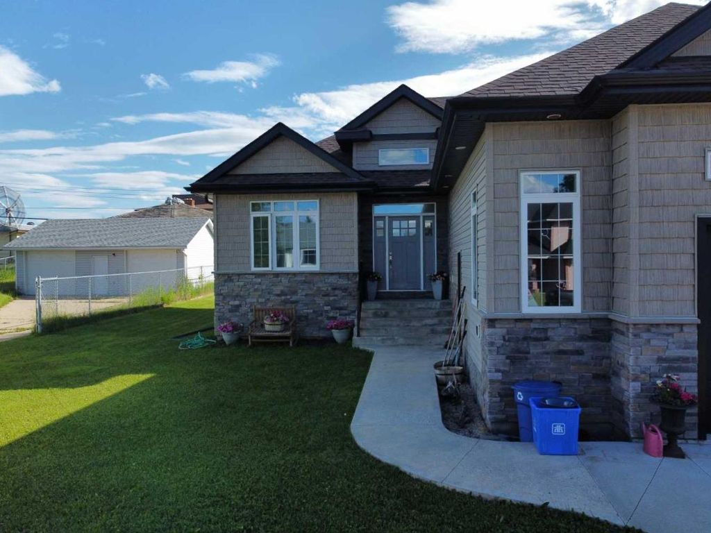Photo of 805 7 Avenue, Fox Creek, AB T0H 1P0 (MLS # A2323702)