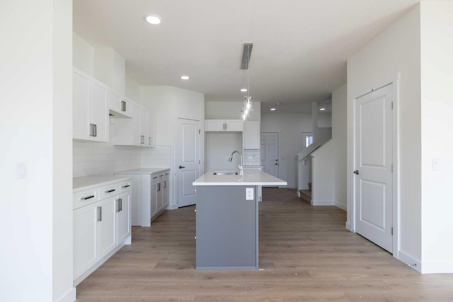 308 Edgefield Close