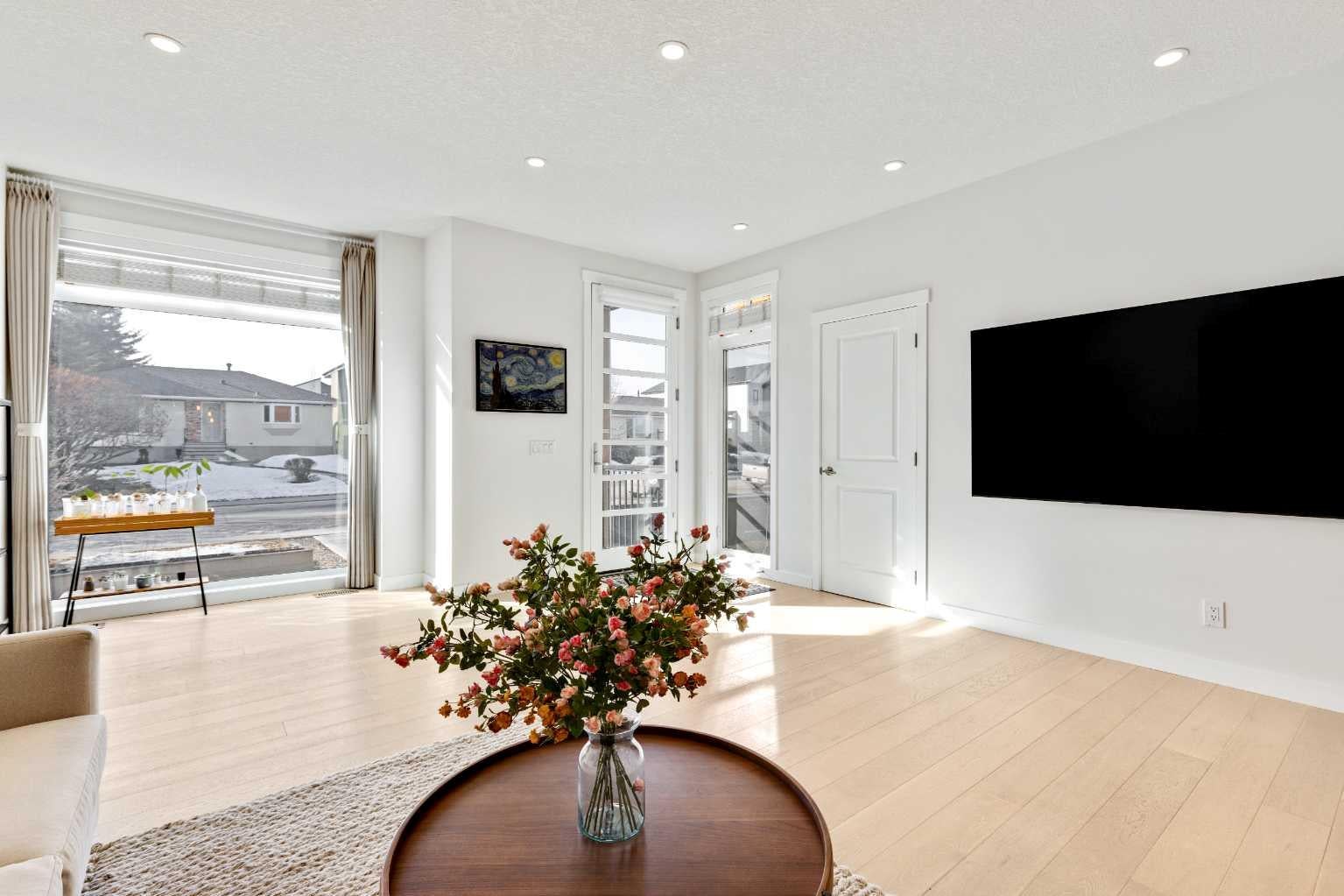 2728 Cochrane Road NW