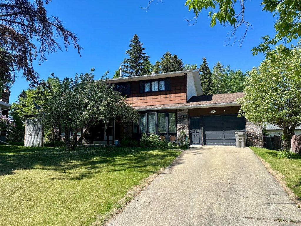 Photo of 83 Feero Drive, Whitecourt, AB T7S 1E7 (MLS # A2266004)