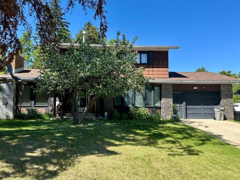 Photo of 83 Feero Drive, Whitecourt, AB T7S 1E7 (MLS # A2266004)