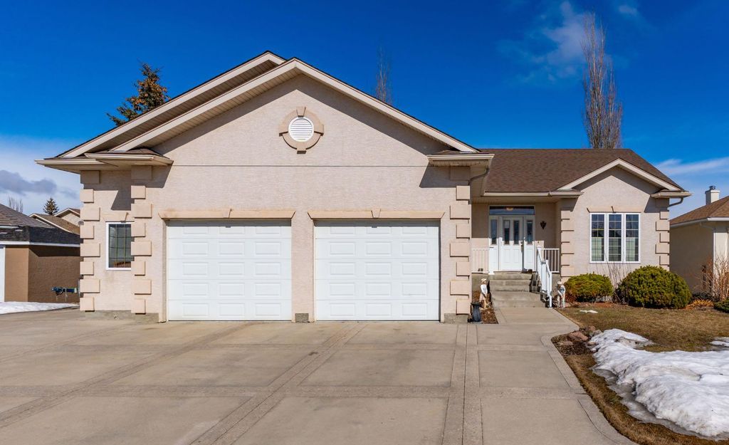 Photo of 35 Lake Ridge, Olds, AB T4H 1W6 (MLS # A2295065)