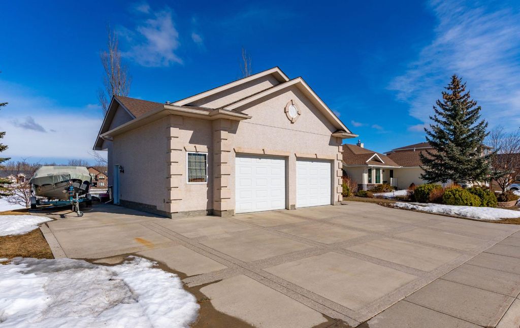 Photo of 35 Lake Ridge, Olds, AB T4H 1W6 (MLS # A2295065)